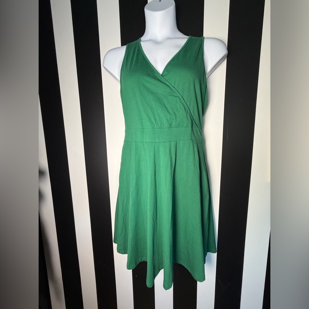 Sleeveless Green V-Neck Wrap Fit & Flare Dress with Side Pockets: SZ XL